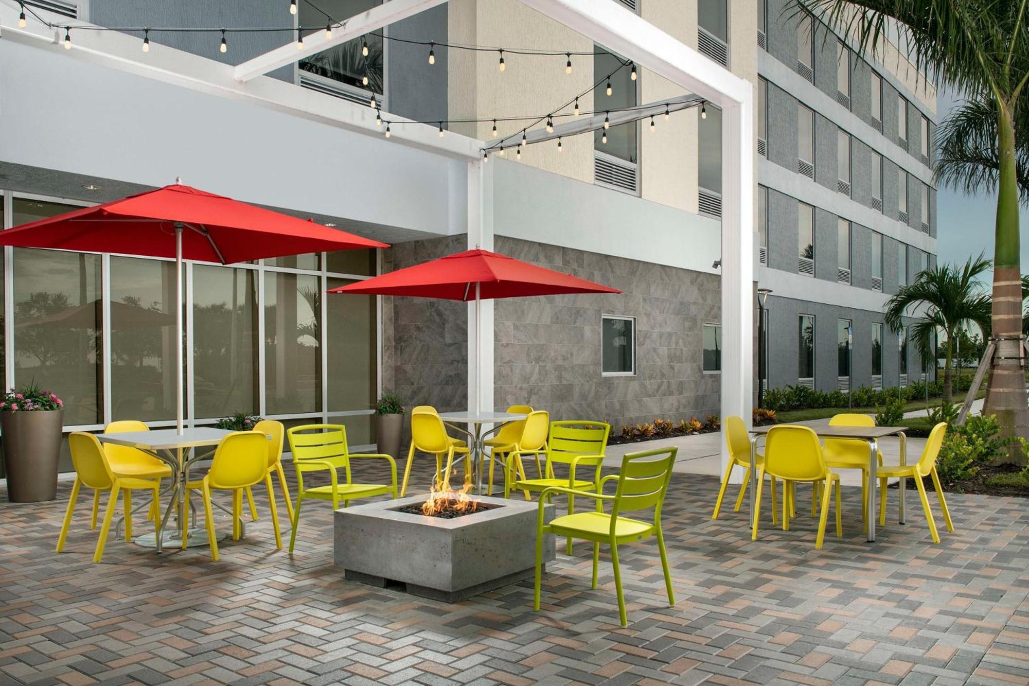 Home2 Suites By Hilton Fort Myers Airport Exterior foto
